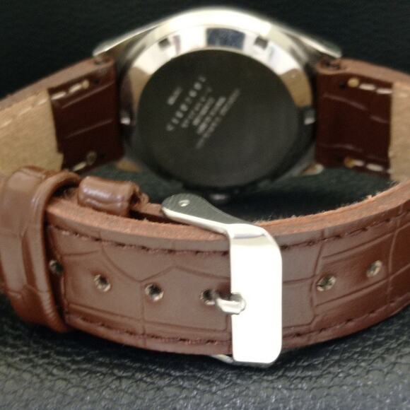 Vintage 1979 Citizen Automatic Mens Silver Watch W/daydate & Red accents - Picture 2 of 10